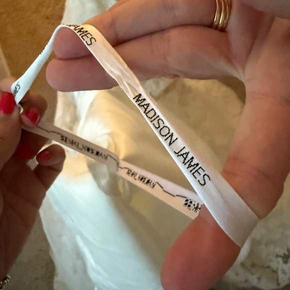 Elegant White Lace Wedding Dress - Picture 11 of 11